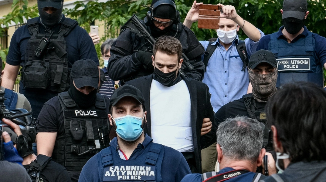 Ο Μπάμπης Αναγνωστόπουλος δίνει κατάθεση για την υπόθεση των Γλυκών Νερών