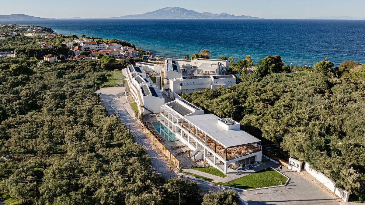 Γιατί η Ζάκυνθος παραμένει ο απόλυτος καλοκαιρινός «έρωτας» στο Ιόνιο