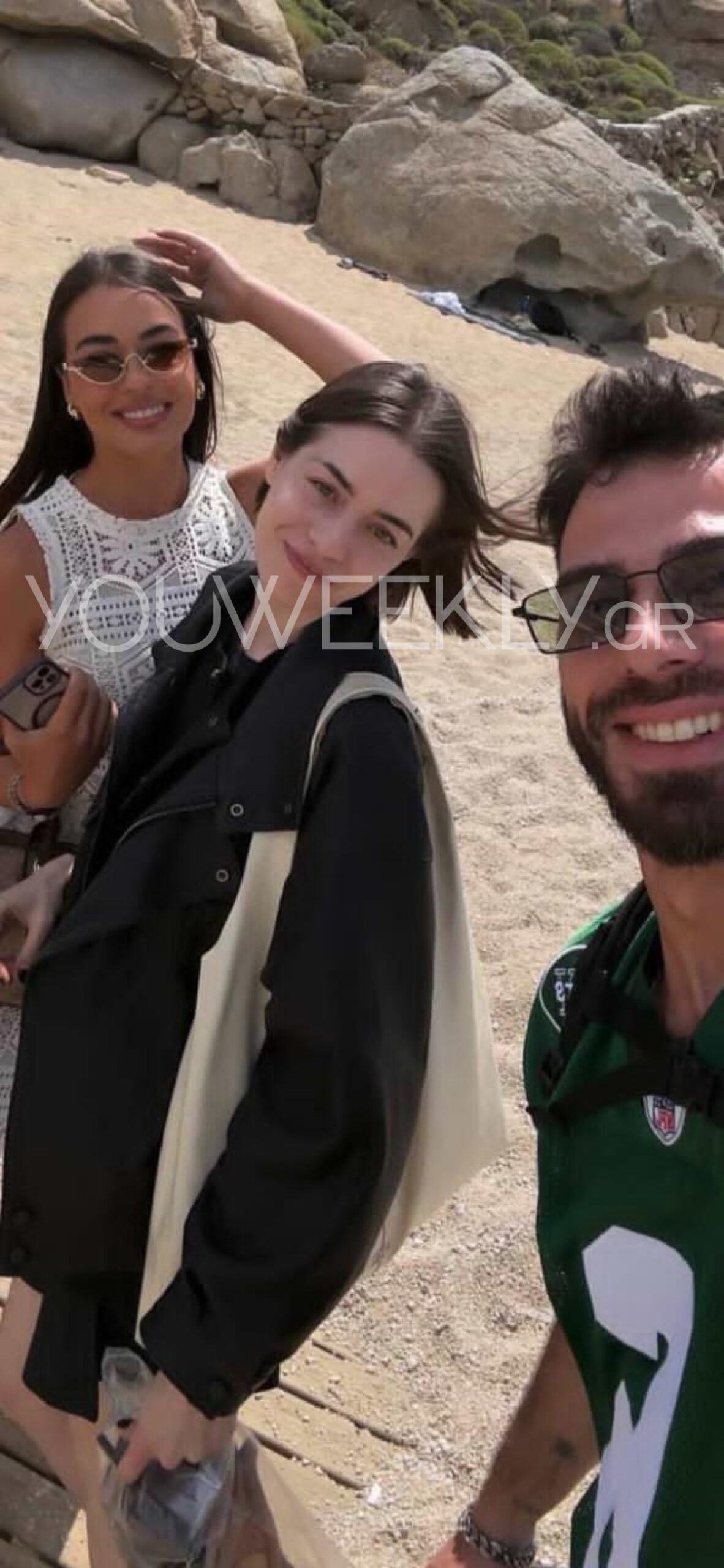 Lily Collins/ Emily in Paris: Μόνο εμείς βρήκαμε την σωσία της στην Μύκονο - Αυτή είναι (Φωτογραφίες)