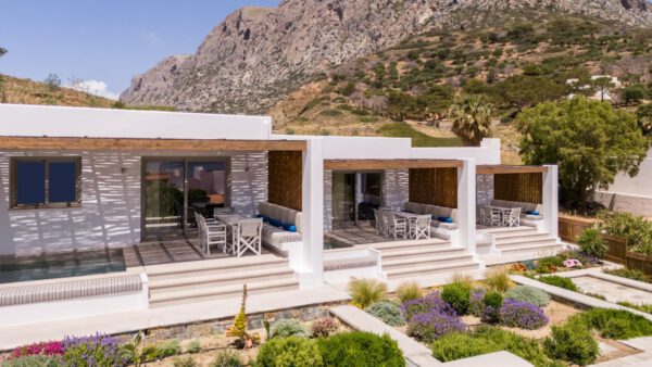 pefki luxury suites