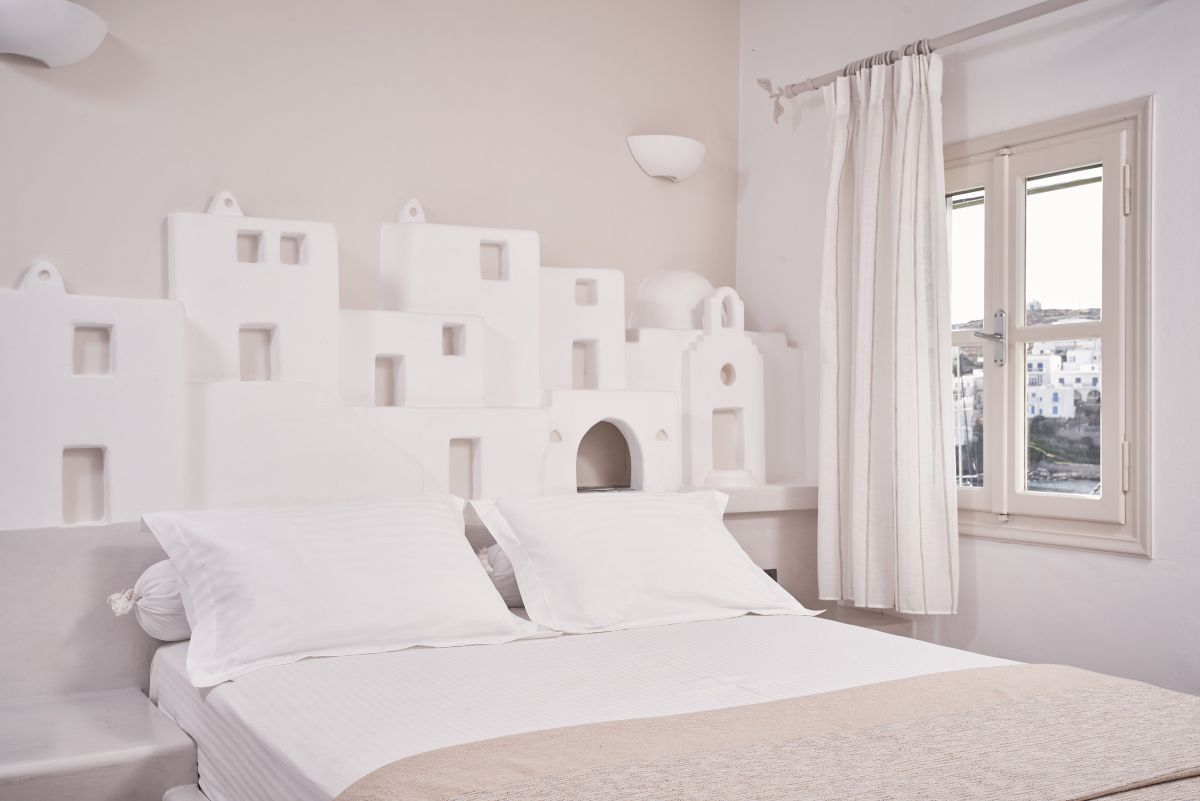 Porto Klaras Suites: Minimal πολυτέλεια στην πιο αυθεντική πλευρά των Κυκλάδων