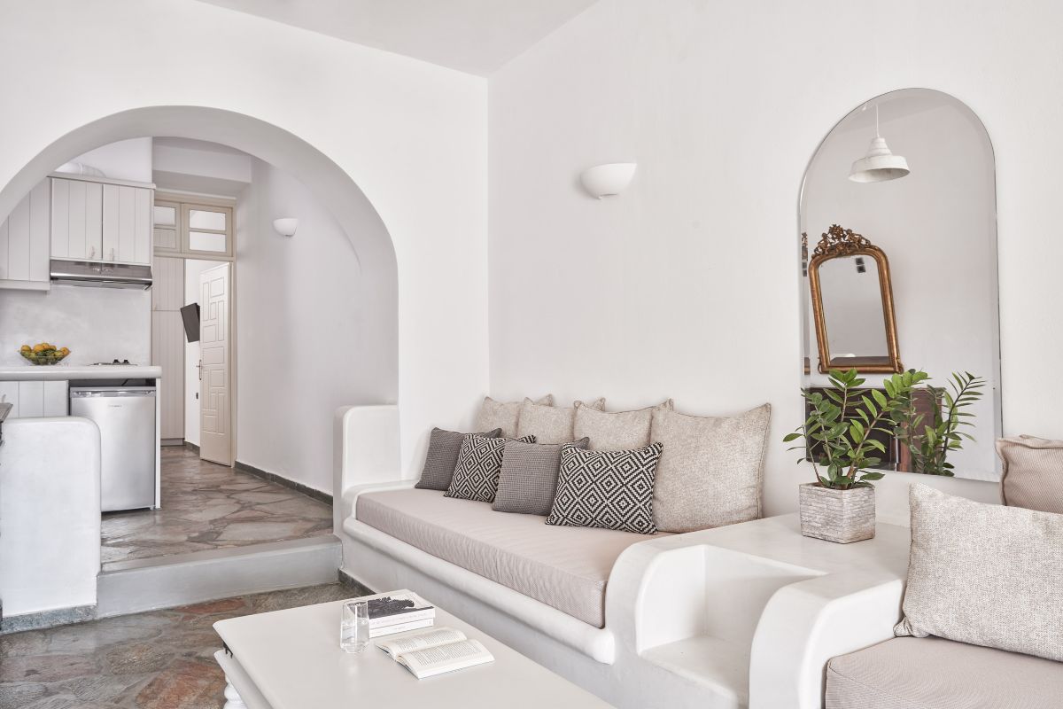 Porto Klaras Suites: Minimal πολυτέλεια στην πιο αυθεντική πλευρά των Κυκλάδων