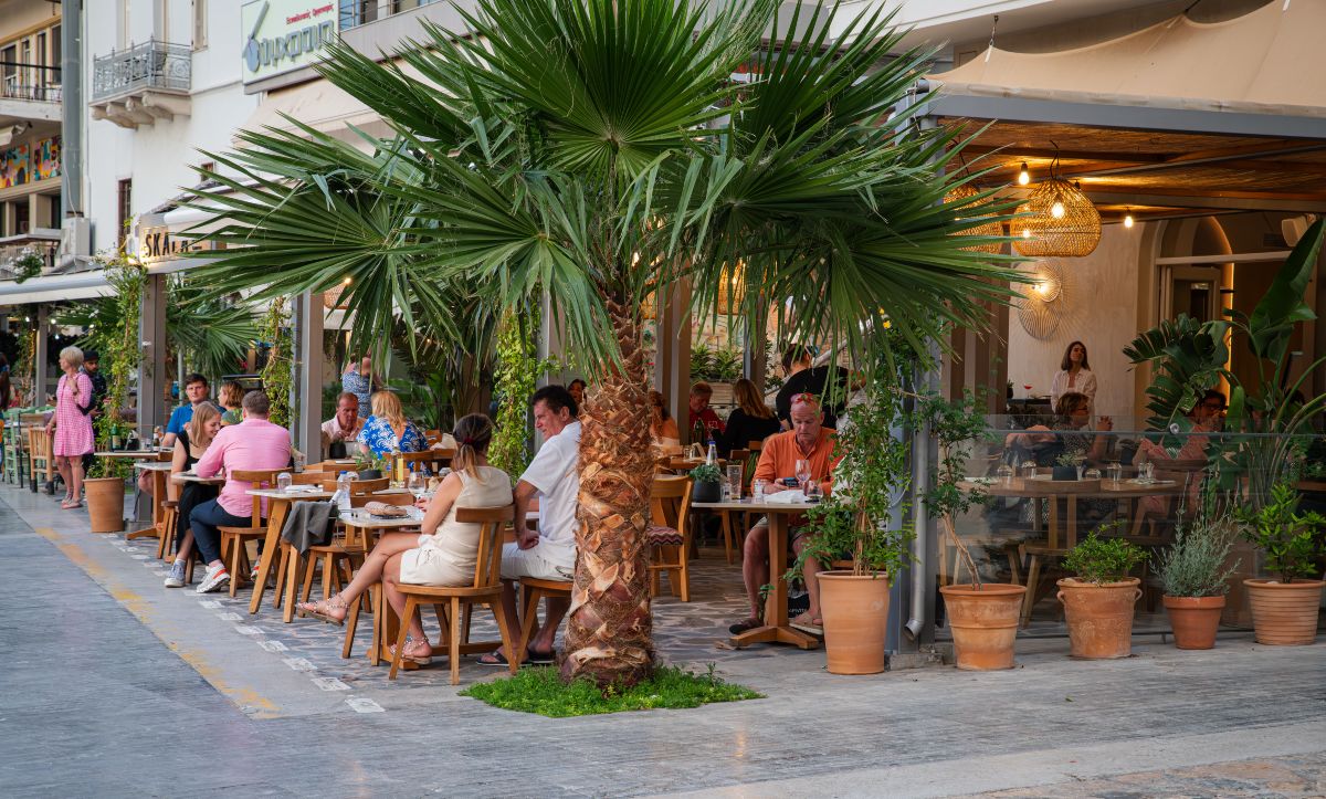 Skala by the Lake: Aνακάλυψε το πιο ατμοσφαιρικό dining spot στον Άγιο Νικόλαο