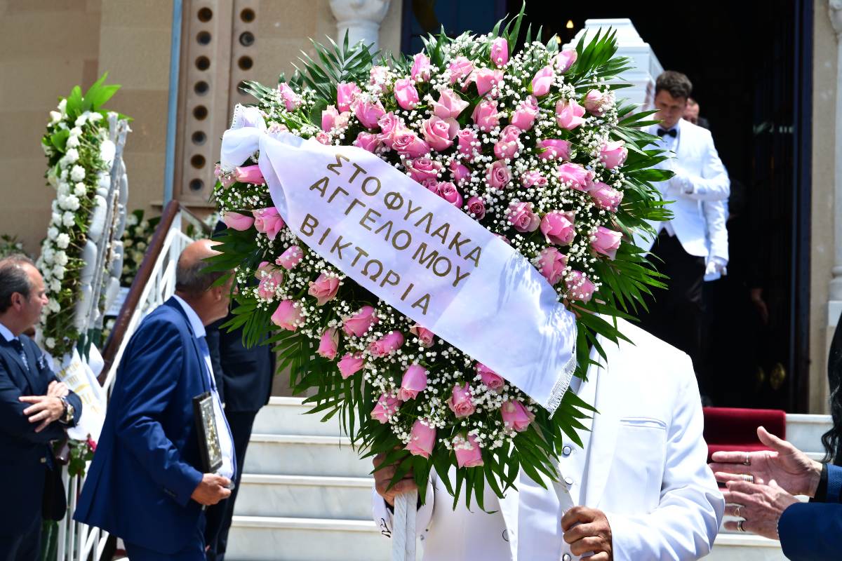 Βικτώρια Δέλλα στεφάνι Μαστροκώστα