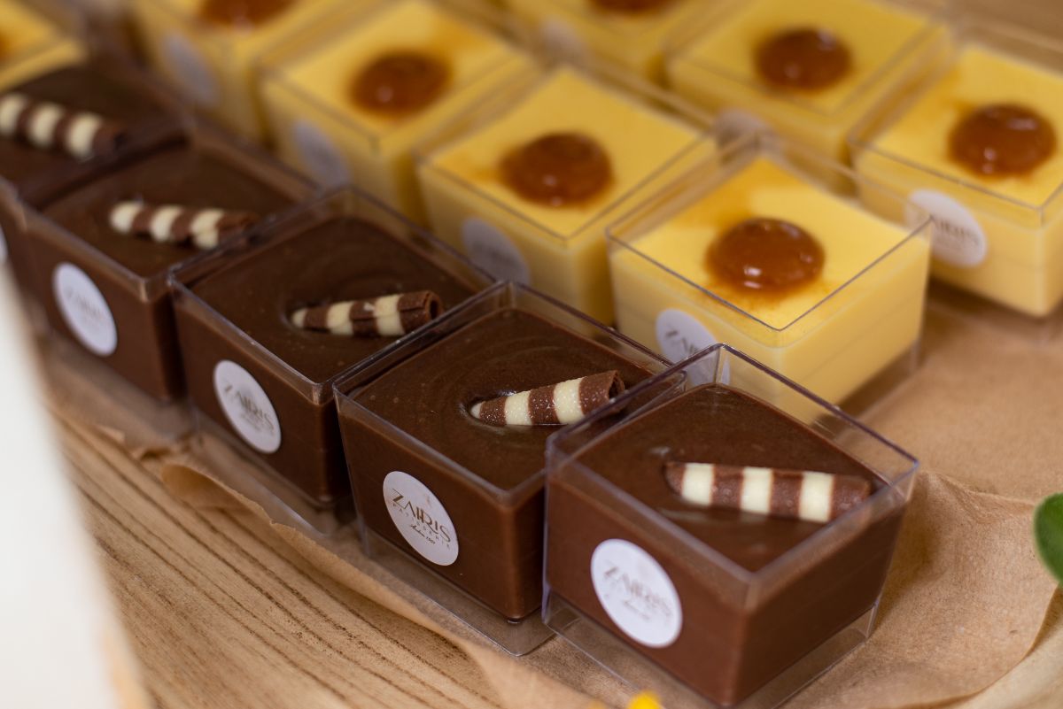 Zairis Patisserie: Το ζαχαροπλαστείο που κρατά ζωντανές τις γεύσεις της Άνδρου