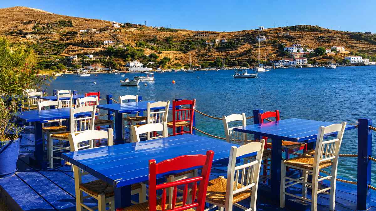 Εννέα Κόρες