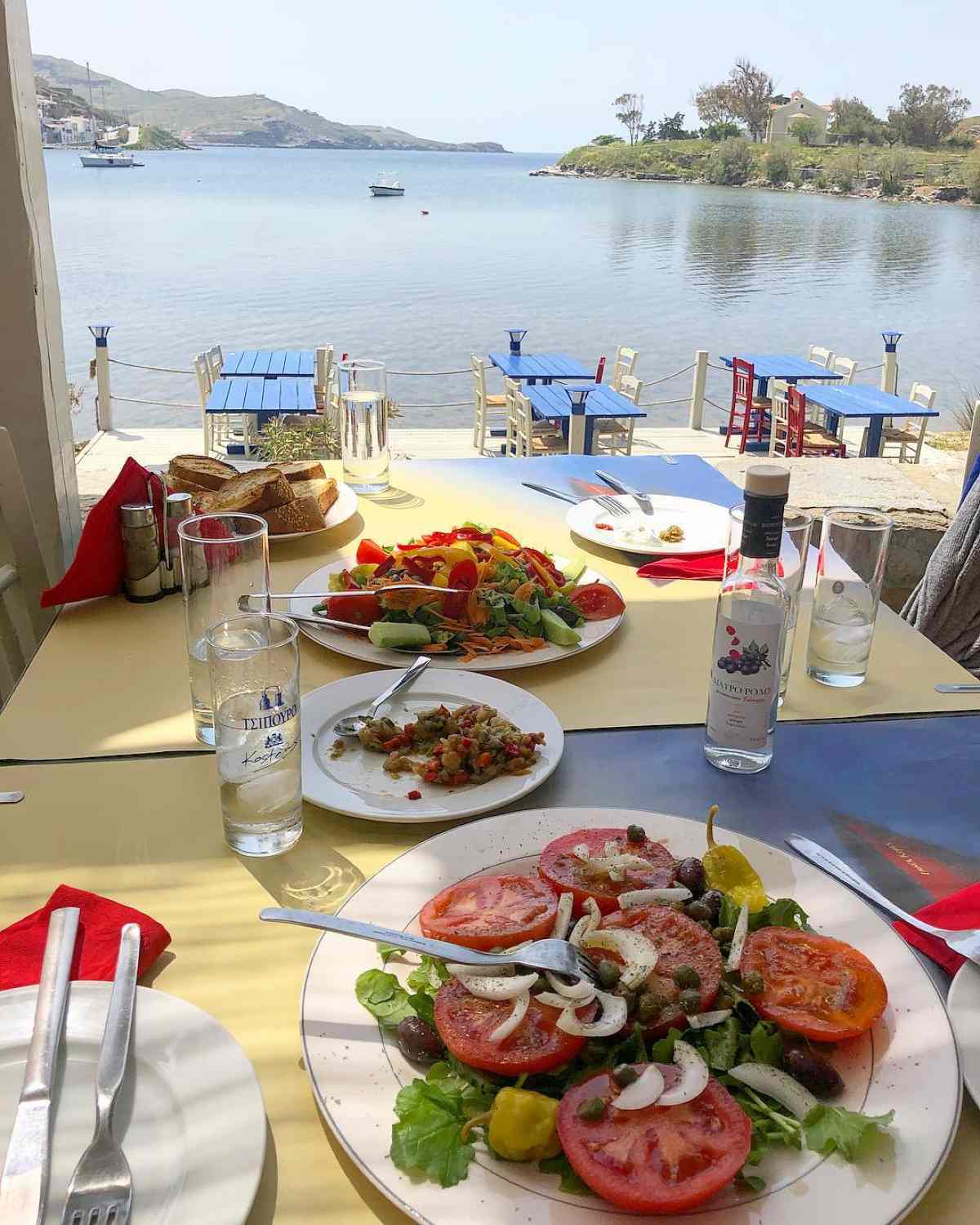 Εννέα Κόρες