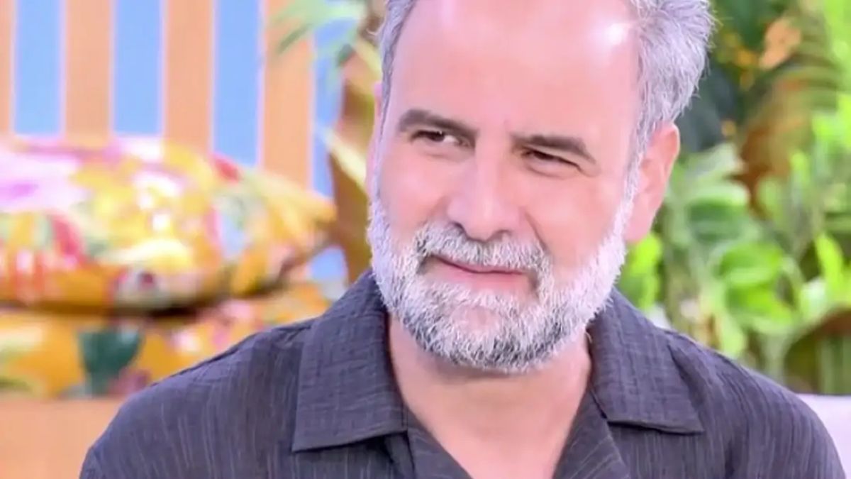 Δημήτρης Παπανικολάου για το φινάλε του «Άγιου Έρωτα»: «Μου λείπει ήδη ο Μαρκόπουλος» – Η εξομολόγηση για τη δυσλεξία (Βίντεο)
