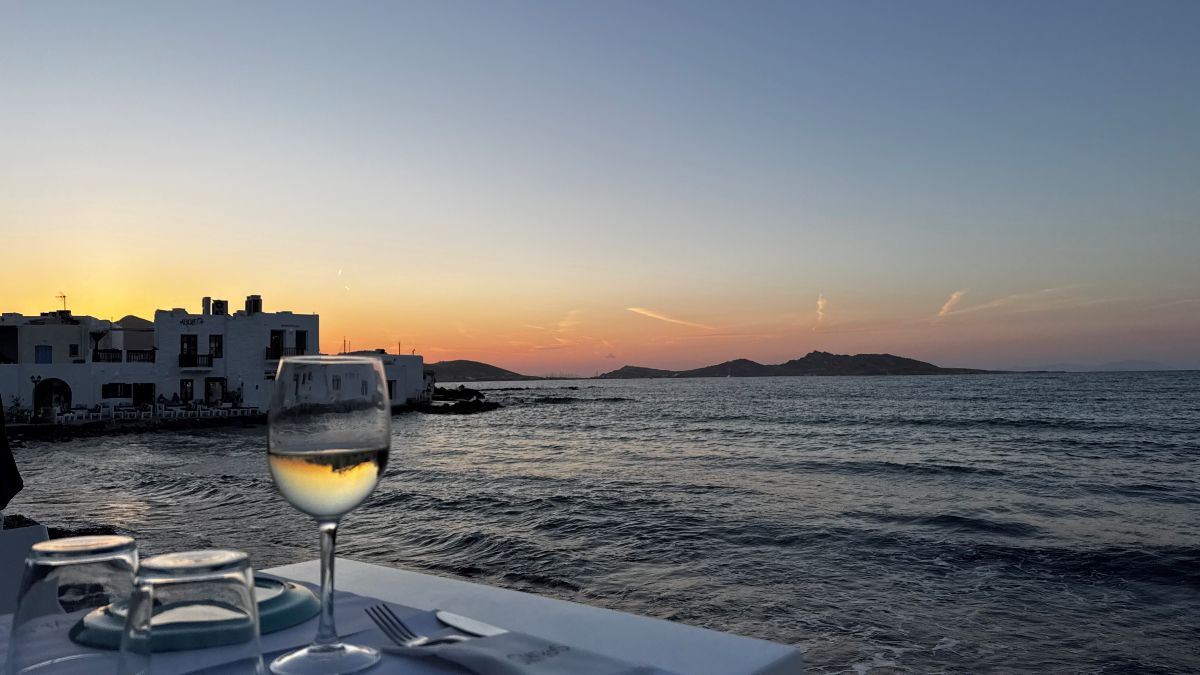 Ταβέρνα Γλαύκος: Η αυθεντική γεύση της Πάρου δίπλα στο κύμα!
