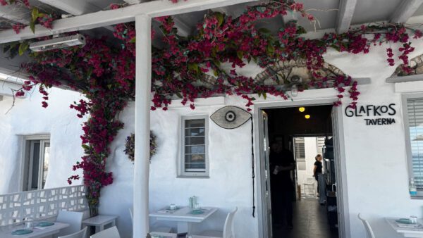 Ταβέρνα Γλαύκος: Η αυθεντική γεύση της Πάρου δίπλα στο κύμα!