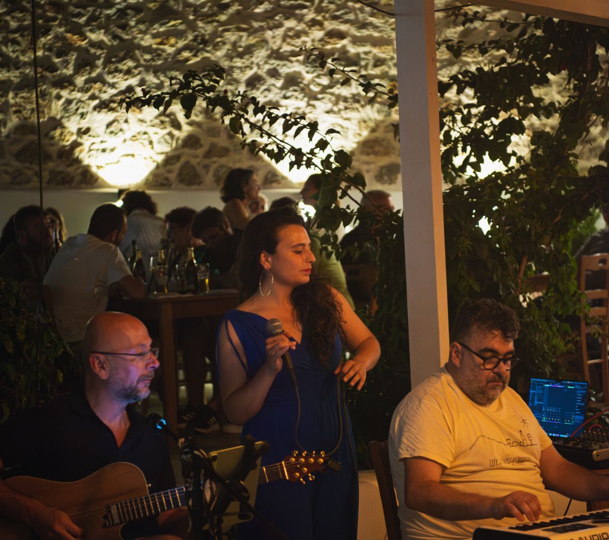paradisos all day bar restaurant