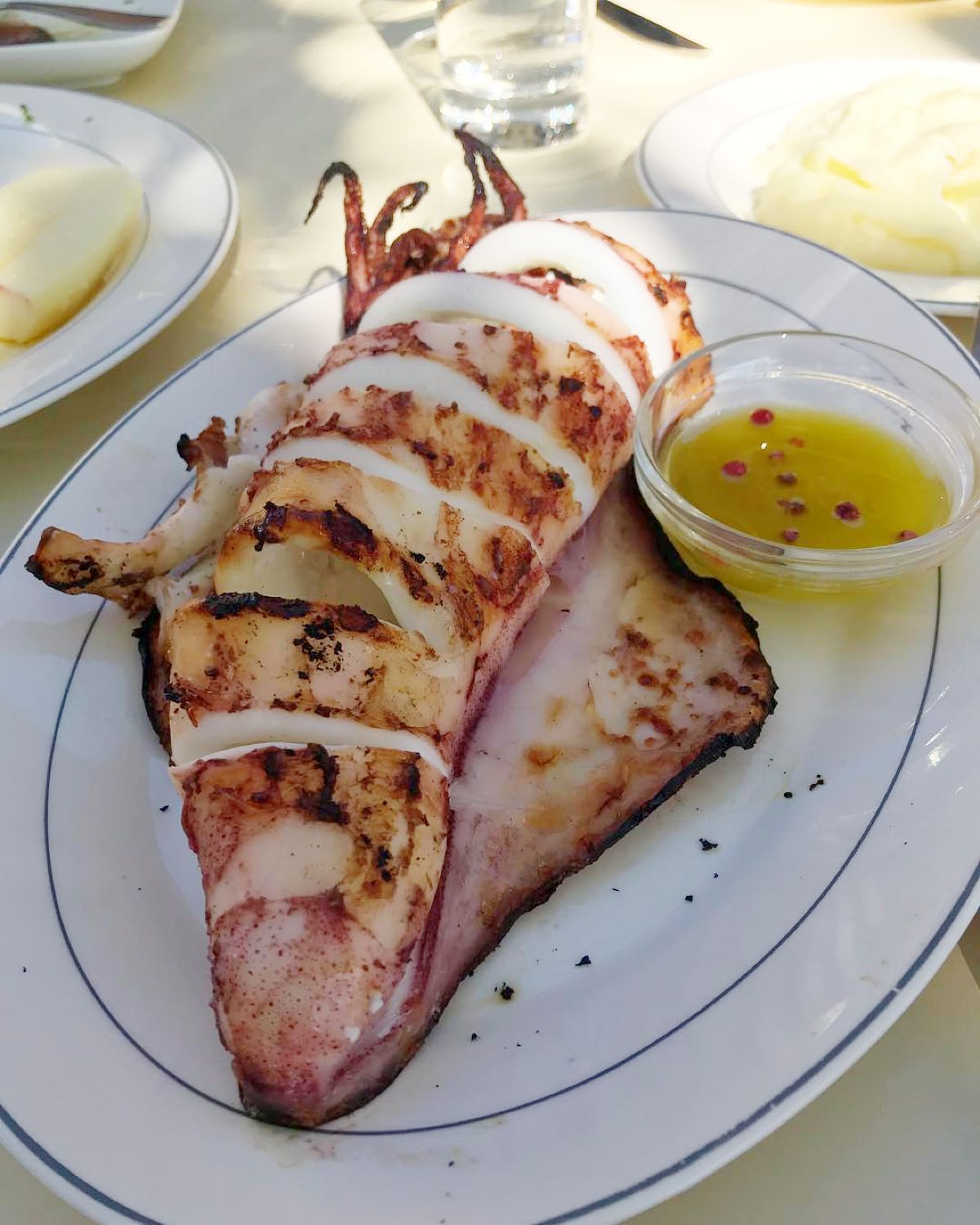 Εννέα Κόρες