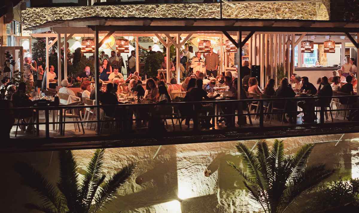 paradisos all day bar restaurant