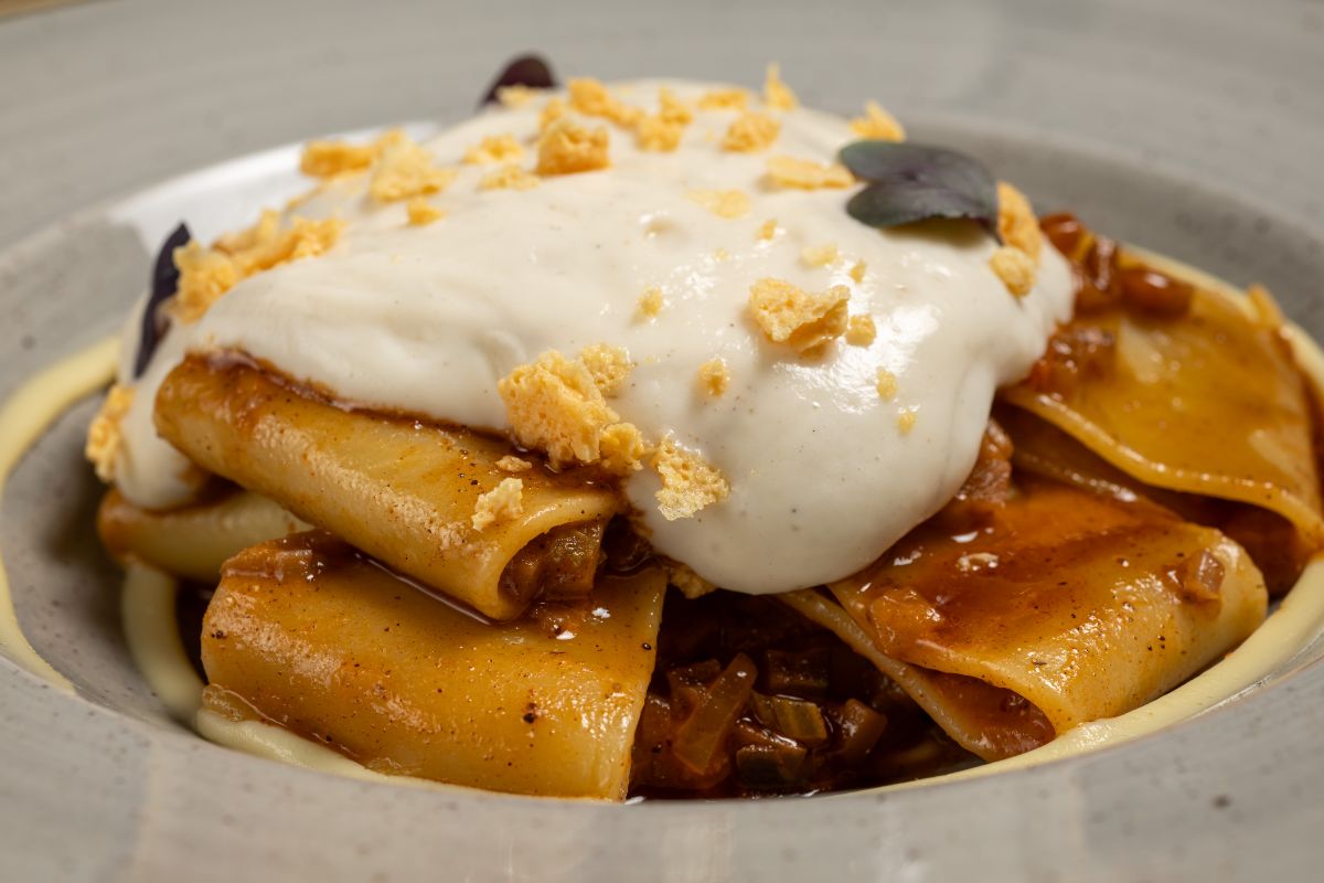 Carne restaurant: Μια γαστρονομική εμπειρία με θέα τον κόλπο του Ναβαρίνου!