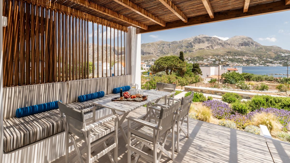 Pefki Luxury Suites: Η ήσυχη δύναμη της πολυτέλειας στην αυθεντική Τέλενδο
