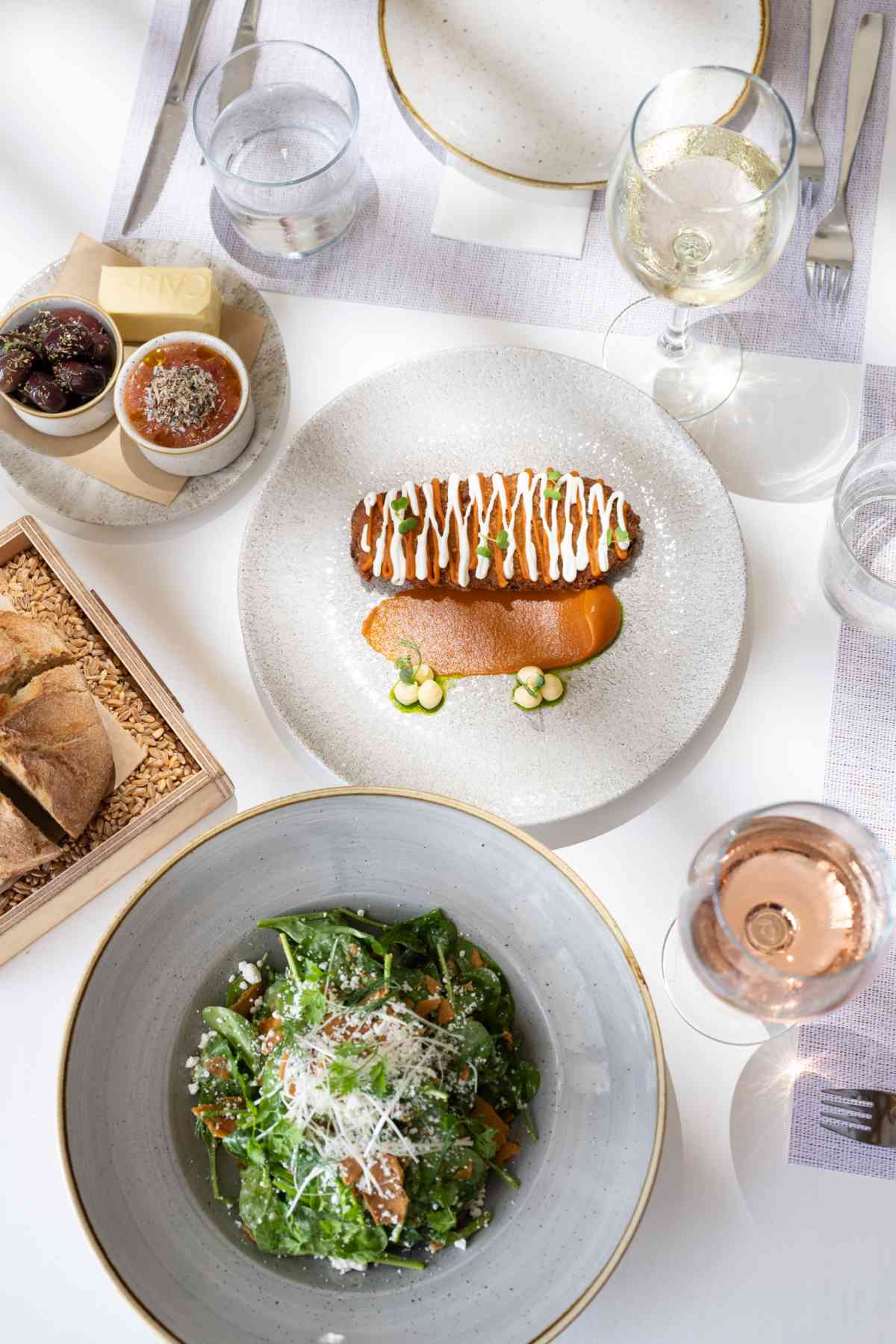 Carne restaurant: Μια γαστρονομική εμπειρία με θέα τον κόλπο του Ναβαρίνου!
