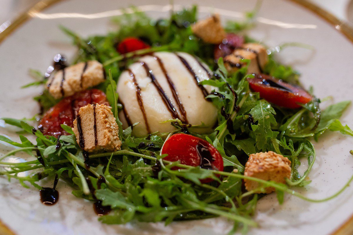Nisos Opa Restaurant: Ένα ταξίδι γεύσεων σε έναν ιστορικό χώρο της Ρόδου!