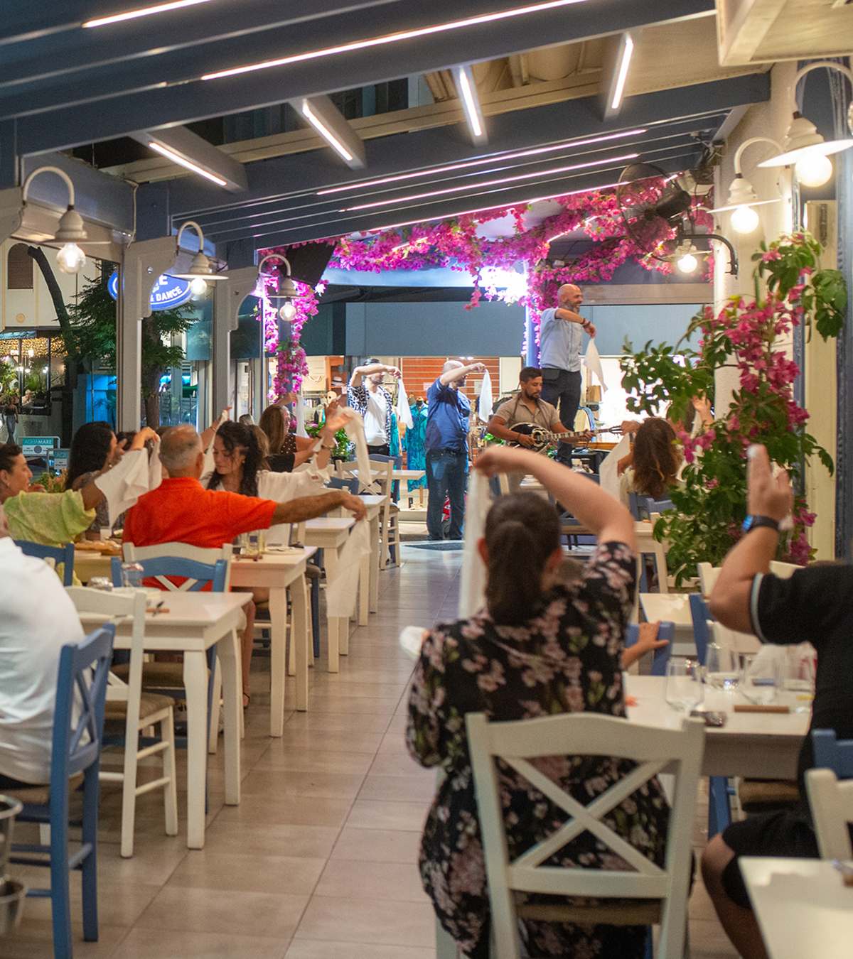 Nisos Opa Restaurant: Ένα ταξίδι γεύσεων σε έναν ιστορικό χώρο της Ρόδου!