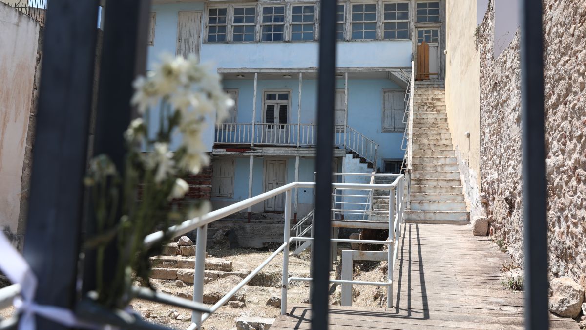 Σημειώματα στην οικία Κοκοβίκου για τη Μάρω Κοντού