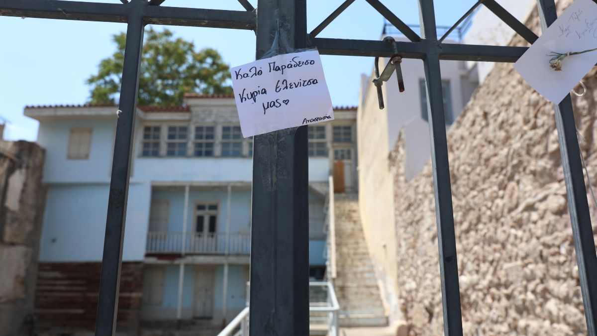 Σημειώματα στην οικία Κοκοβίκου για τη Μάρω Κοντού