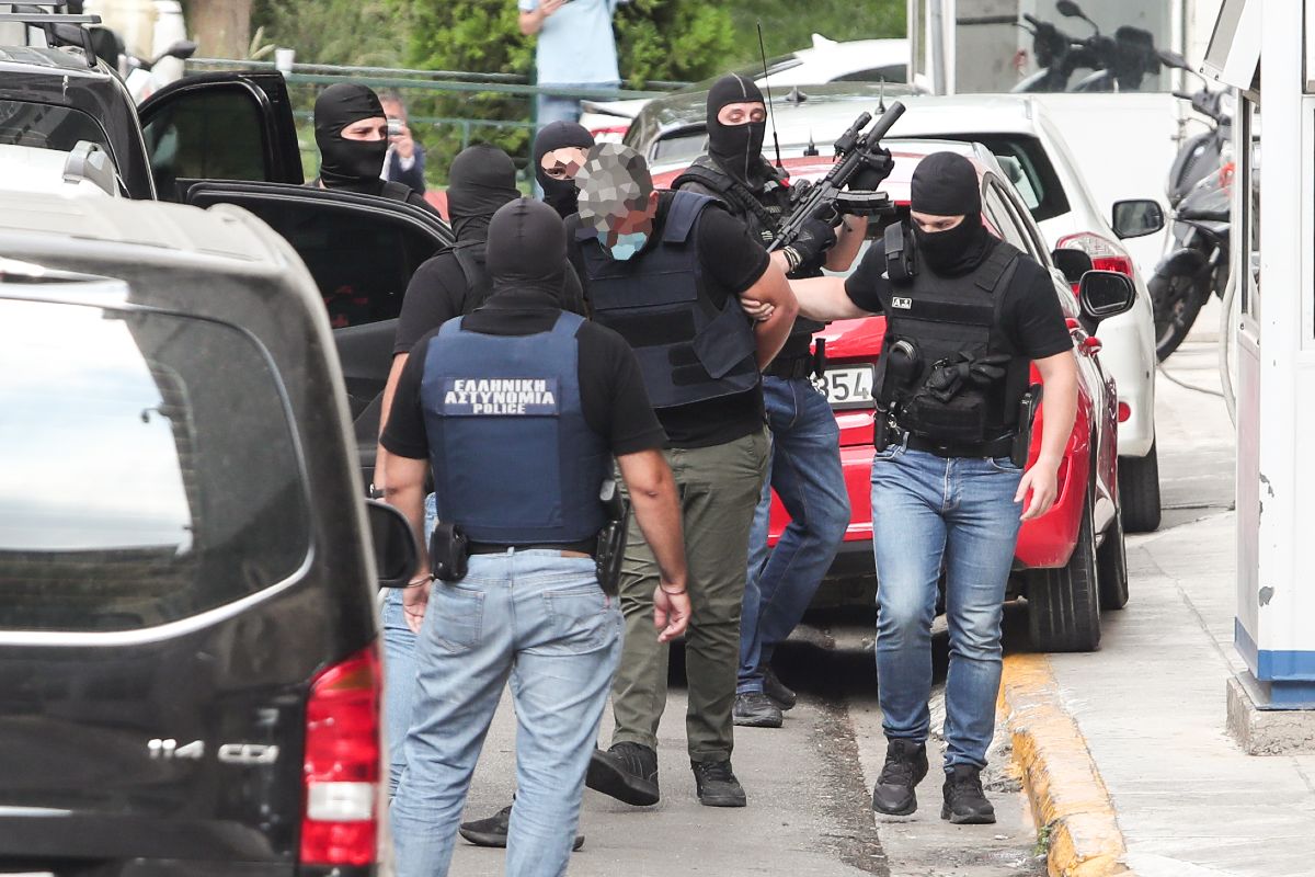 Στη ΓΑΔΑ οι συλληφθέντες για την εμπρηστική επίθεση στη Marfin το 2010