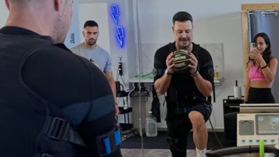 Ο Πέτρος Κουσουλός κάνει γυμναστική