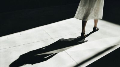 Γυναίκα σκιά