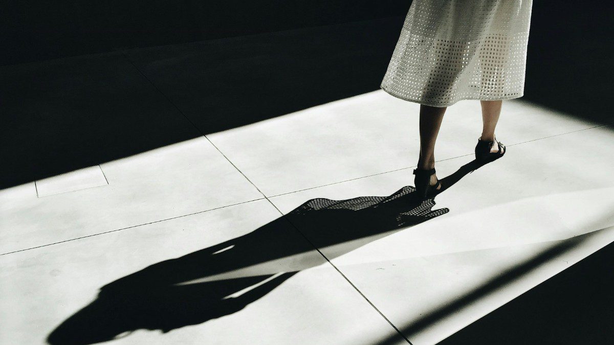 Γυναίκα σκιά