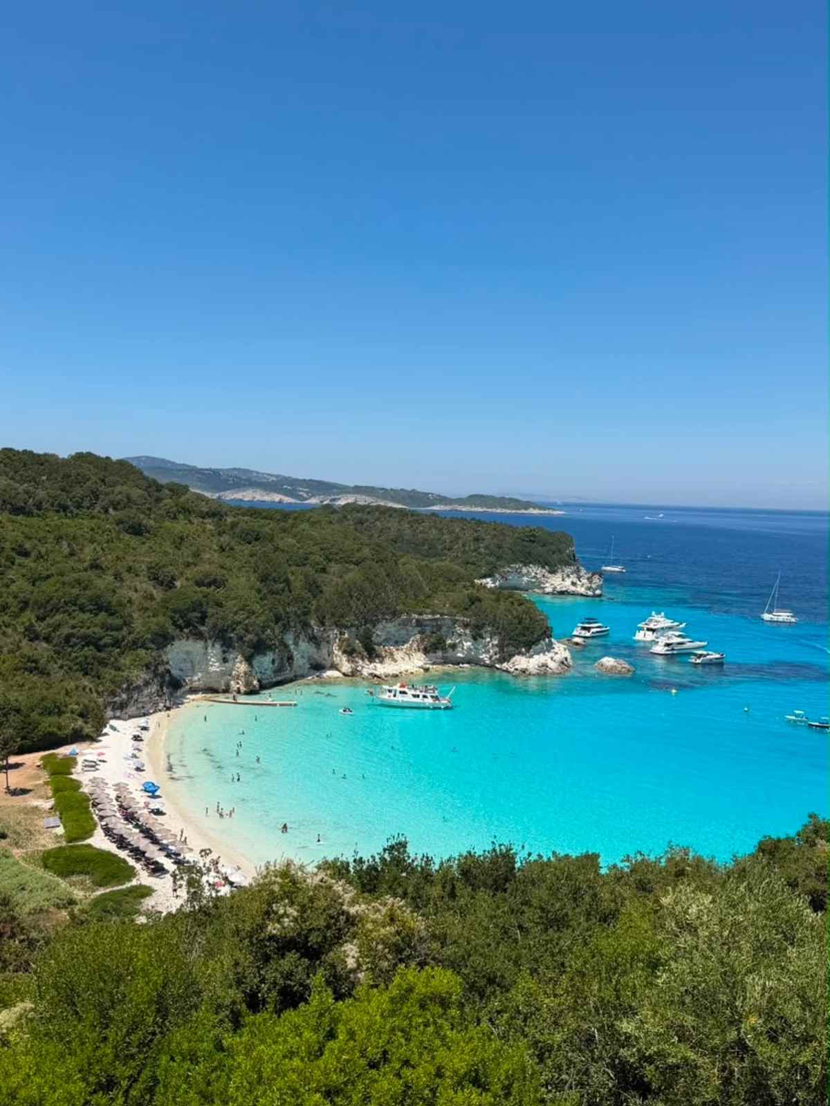 Η ανάρτηση της Δέσποινας Καμπούρη από τους Παξούς