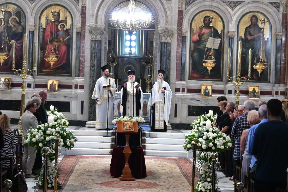 Κηδεία Μάρω Κοντού