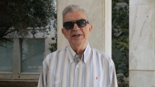 Μένης Κουμανταρέας