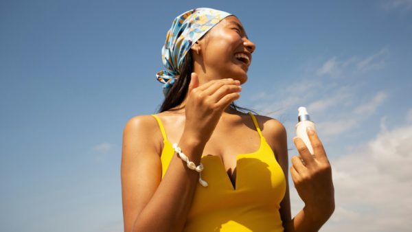Η νέα εμμονή των beauty lovers είναι αυτή η πολυχρηστική tinted κρέμα