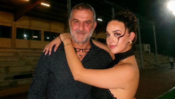 Τραϊανός Δέλλας, Βικτώρια Δέλλα