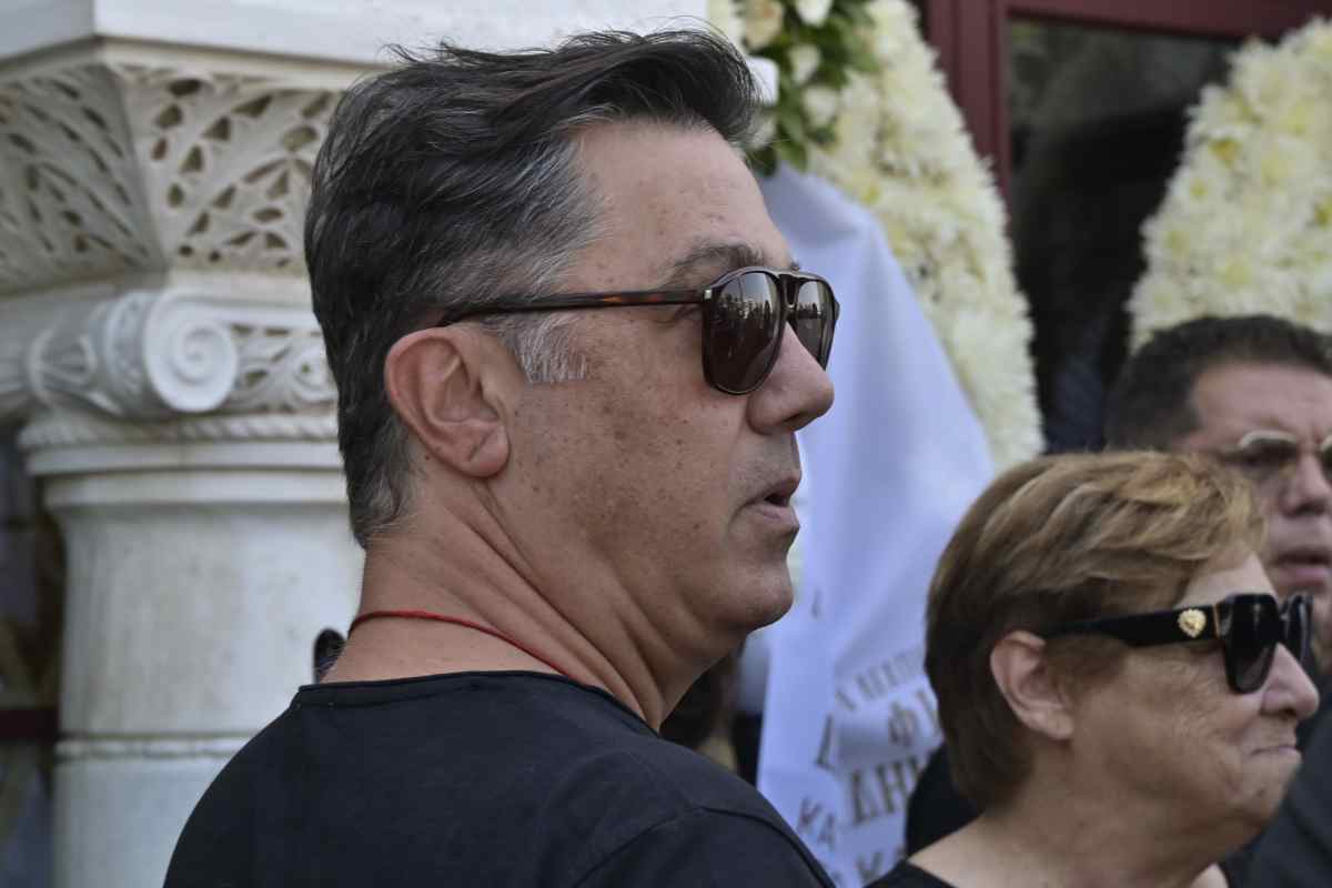 Κηδεία Κόκοτα: Πλήθος επωνύμων στο τελευταίο «αντίο» - Ποιοι έδωσαν το «παρών» (Φωτογραφίες)