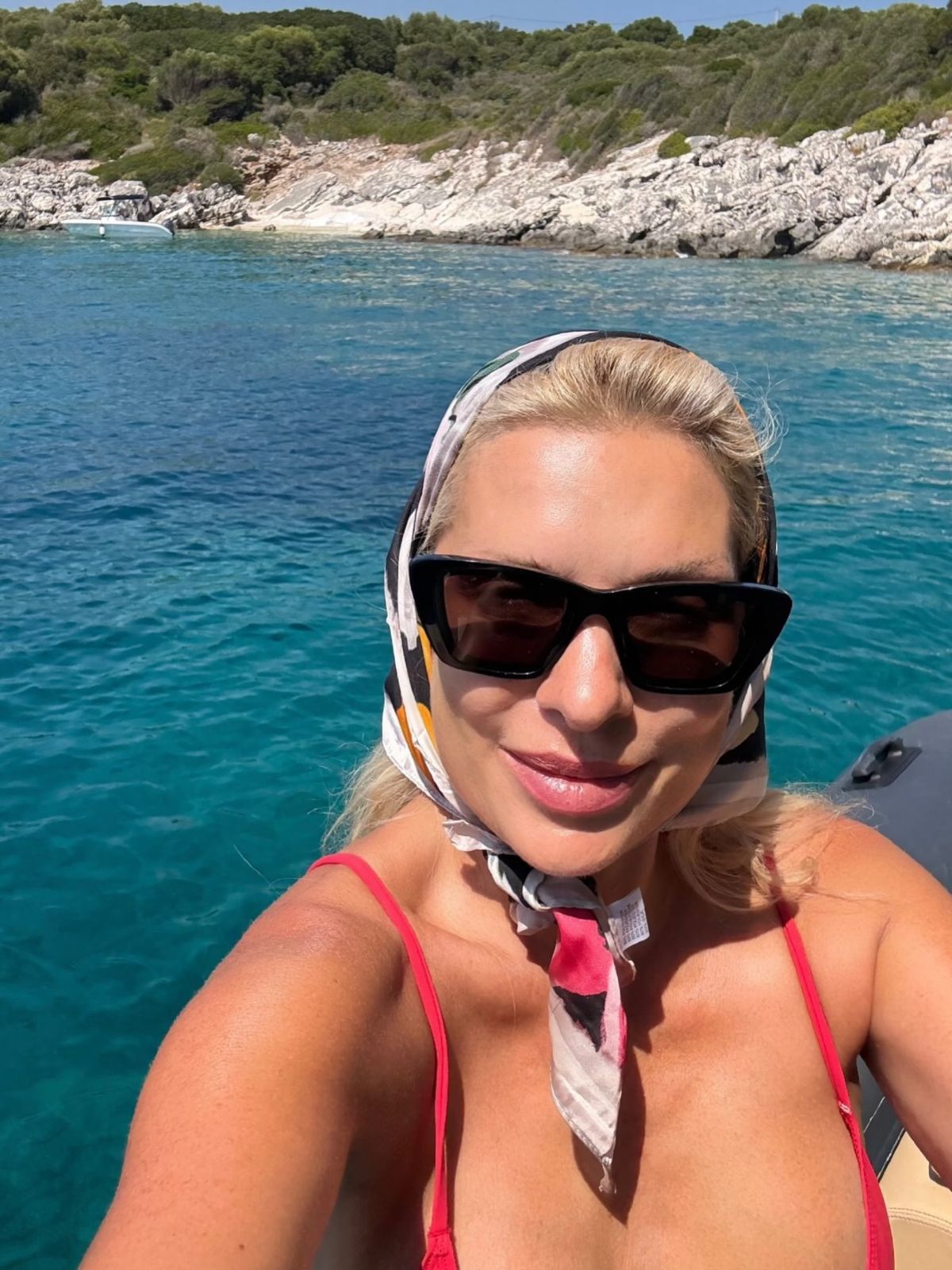 Η Ελένη Μενεγάκη στο φουσκωτό