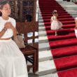 Η Μαρία Μενούνος με την κόρη της στην Τήνο