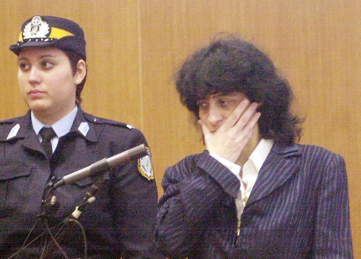 «Τον αγαπούσα ακόμα και την ώρα που τον σκότωνα»: Η ερωμένη δολοφόνος και ο νεκρός αρχιμανδρίτης - Το έγκλημα που «πάγωσε» την Ελλάδα