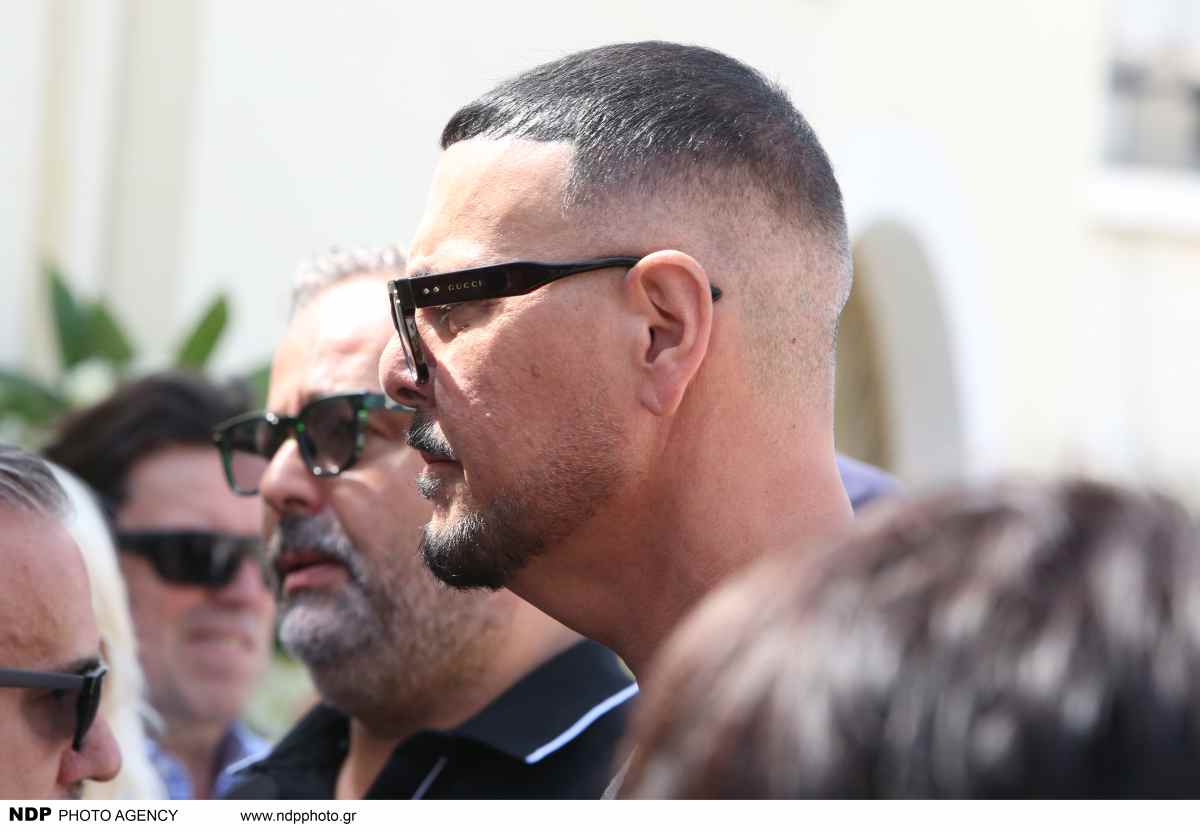 Κηδεία Κόκοτα: Πλήθος επωνύμων στο τελευταίο «αντίο» - Ποιοι έδωσαν το «παρών» (Φωτογραφίες)