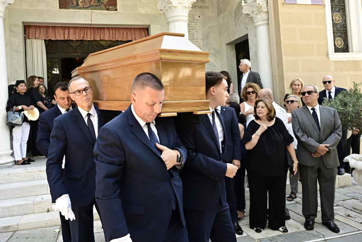 Κηδεία Στέφανου Μάνου