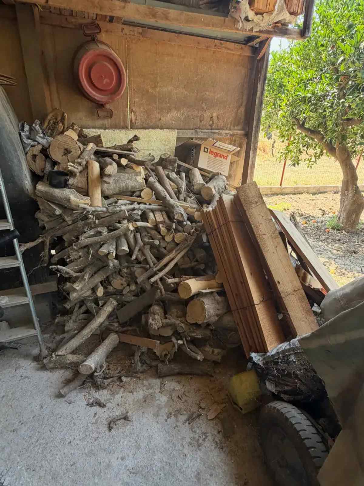 Φάνης Λαμπρόπουλος: Άφησε την Αθήνα και γύρισε στο χωριό του – Οι φωτογραφίες από το σπίτι του στο Αίγιο