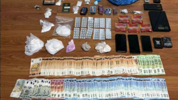 Ποια είναι η γνωστή λαϊκή τραγουδίστρια που φέρεται να εμπλέκεται στην υπόθεση ναρκωτικών στον Πειραιά (Φωτογραφία)