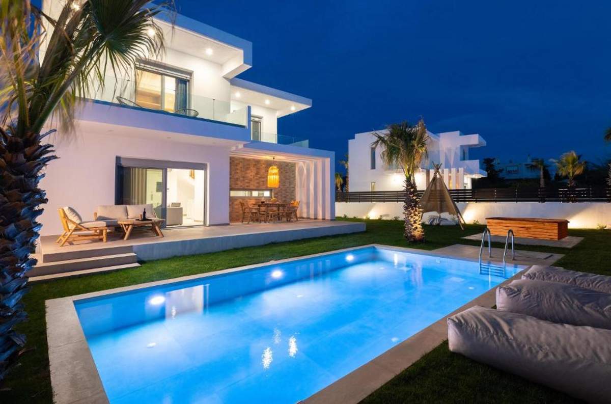 Martinis Villas που μένει η Φαίη Σκορδά