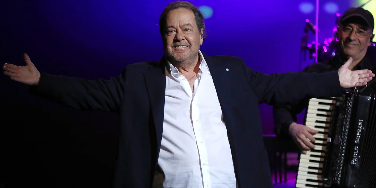 Γιάννης Πάριος: «Ο καλλιτέχνης δεν είναι δημόσιος υπάλληλος - Δεν έχουν τα γκατς να βάλουν το όνομά τους»