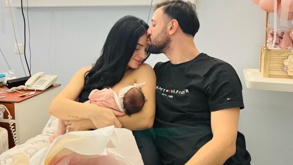 Γέννησε πρώην παίκτρια του Bachelor